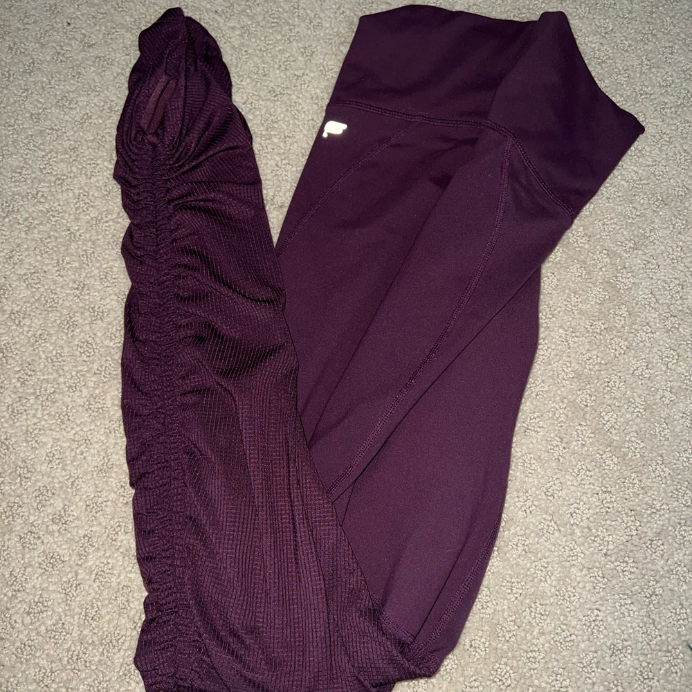 Fabletics maroon ruched leggings